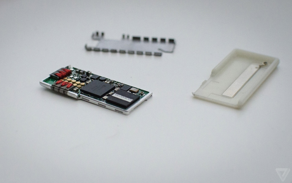 Ảnh thực tế nguyên mẫu điện thoại lắp ghép Project Ara Ảnh thực tế nguyên mẫu điện thoại lắp ghép Project Ara