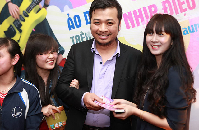 Nghệ sĩ Tiến Minh “đòi“ hàng tá giftcode Au Mobile 4
