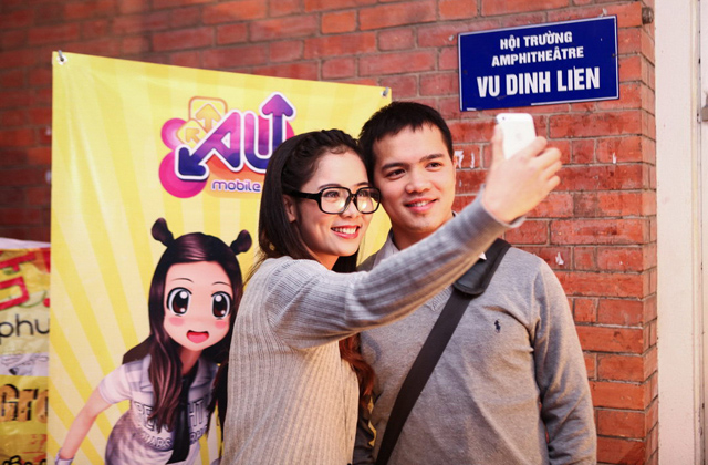 Nghệ sĩ Tiến Minh “đòi“ hàng tá giftcode Au Mobile 10