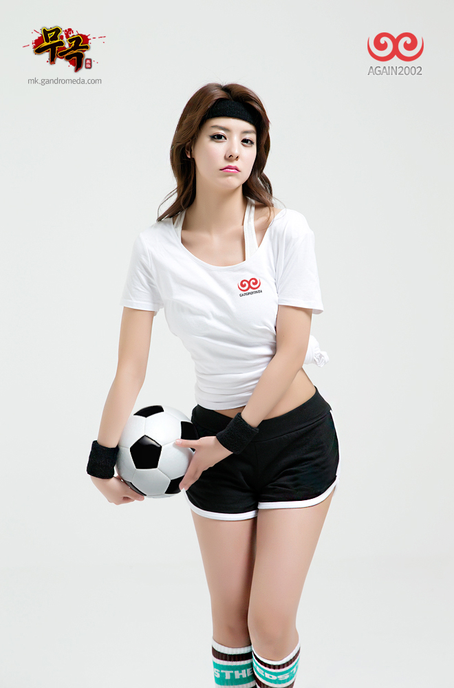 Fuji Mina quyến rũ với trang phục cầu thủ đá bóng - Ảnh 3