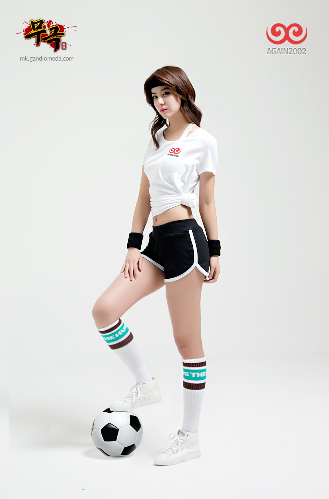 Fuji Mina quyến rũ với trang phục cầu thủ đá bóng - Ảnh 5