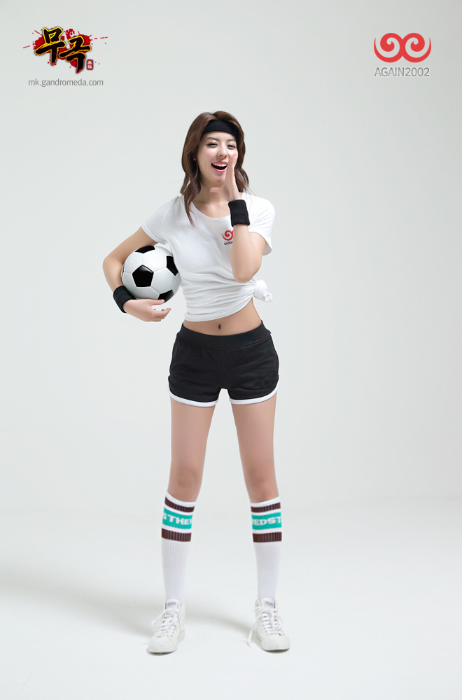 Fuji Mina quyến rũ với trang phục cầu thủ đá bóng - Ảnh 6