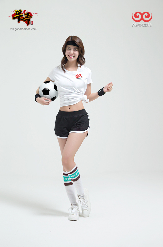 Fuji Mina quyến rũ với trang phục cầu thủ đá bóng - Ảnh 8